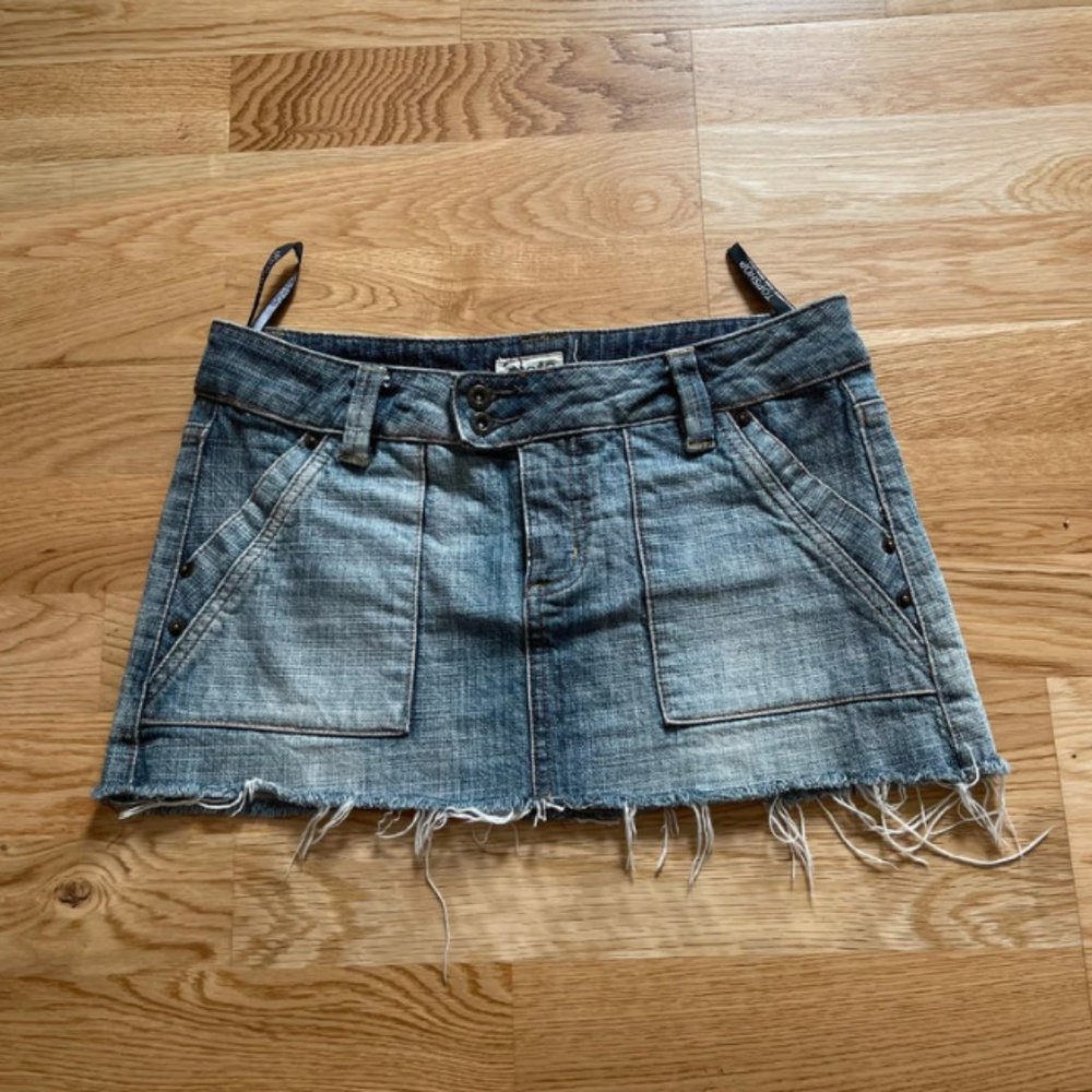 most gorgeous vintage y2k micro mini blue denim skirt